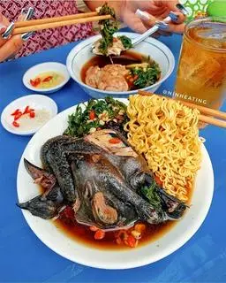 Hình ảnh Mì gà tần thuốc bắc