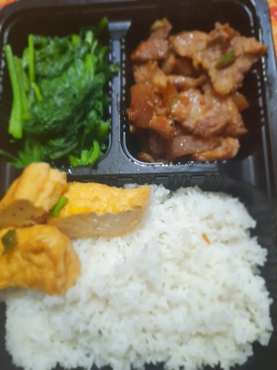 Hình ảnh Cơm thịt rang cháy cạnh 
