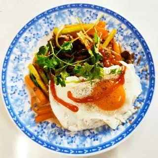 Hình ảnh Nui Xào Bò - trứng lòng đào