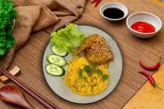 Hình ảnh Cơm Gà Góc Tư Xối Mỡ