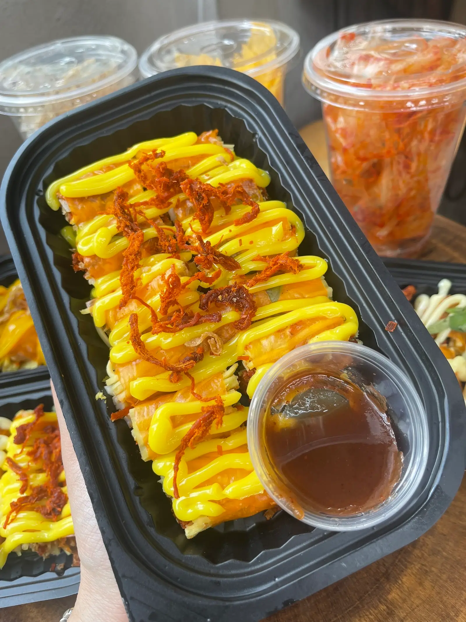 Hình ảnh Bánh tráng cuốn bơ - me