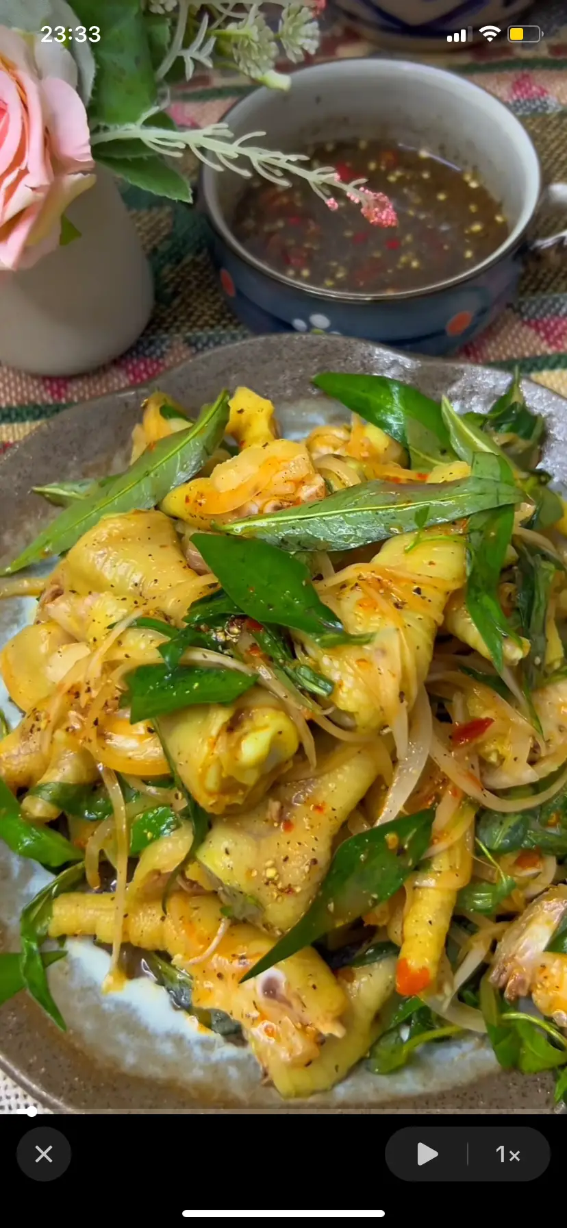 Hình ảnh Chân gà rút xương bóp rau răm
