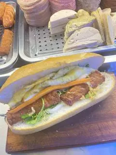 Hình ảnh Bánh mì nem nướng - trứng
