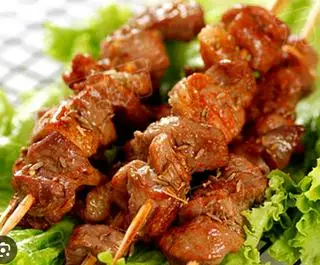 Hình ảnh 2 cây Thịt nướng xiên que