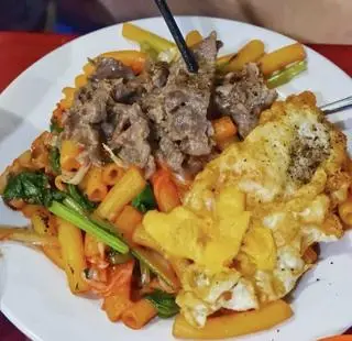 Hình ảnh Nui xào bò trứng opla