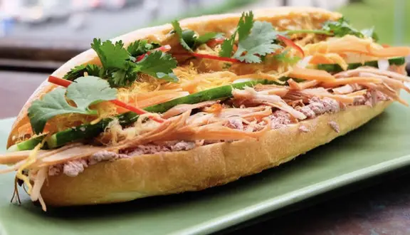 Hình ảnh Bánh Mì Trứng - Xúc Xích