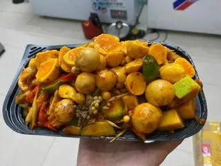 Hình ảnh Chân Gà Rút Xương Sốt Thái- Mix Trứng Non- THƠM NGON