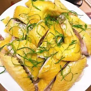 Hình ảnh Gà Hấp Lá Chanh Nửa Con