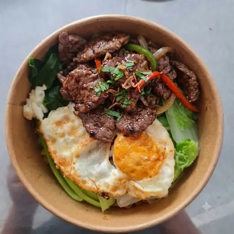 Hình ảnh Mì Indo trộn rau - trứng - bò miếng