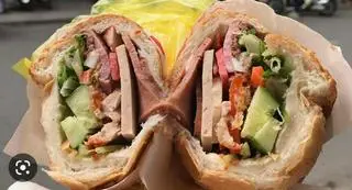 Hình ảnh Bánh Mì Thịt chả Vừa