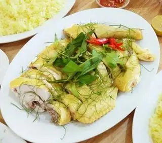 Hình ảnh Gà chặt nữa con ( Kèm 3 phần cơm + cánh) 
