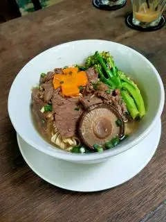 Hình ảnh Mì bò cải xanh