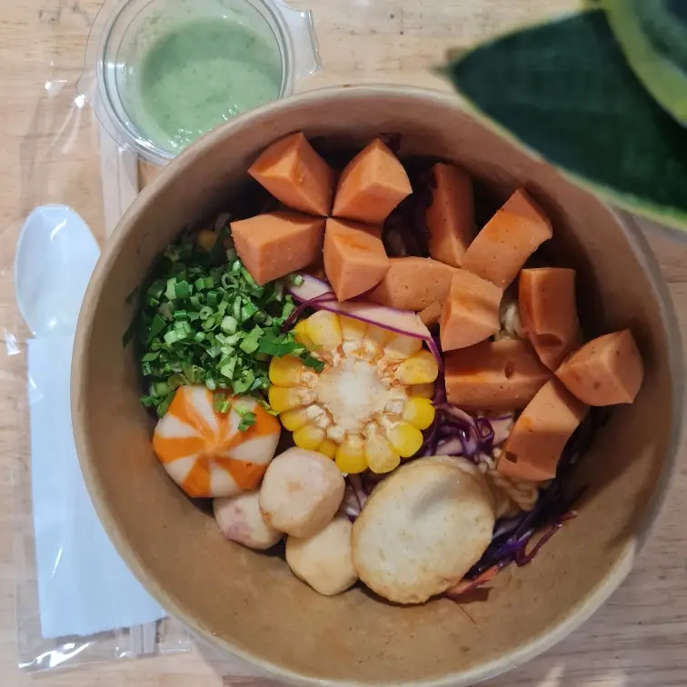 Hình ảnh Mì cay Hàn Quốc xúc xích cá viên đậu hũ phomai bánh bao trứng cá