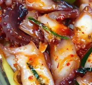 Hình ảnh Gỏi râu bạch tuột sốt thái