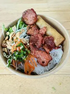 Hình ảnh Bún thịt nướng thập cẩm