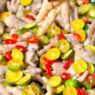 Hình ảnh chân gà sả tắc 