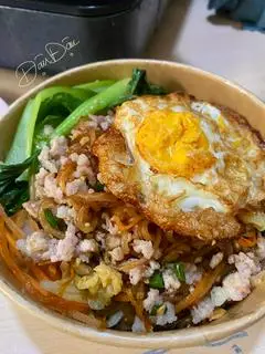 Hình ảnh Miến trộn thịt băm , trứng chiên