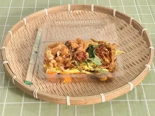 Hình ảnh Bánh Tráng Đỏ Cuốn Trứng Cút Lòng Đào + topping thập cẩm ( có xoài và bơ)