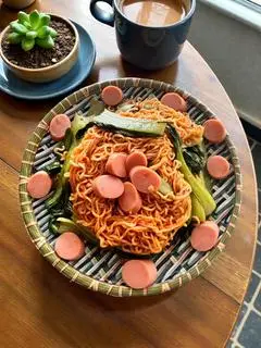 Hình ảnh Mì xào xúc xích