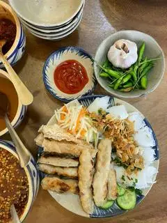 Hình ảnh bánh hỏi nem nướng ( ko cuốn ) 