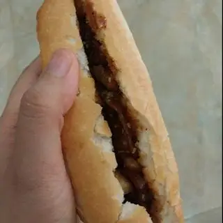 Hình ảnh 2C Bánh mì Pate thịt hầm nhừ và xúc xích