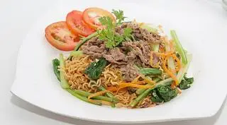 Hình ảnh Mì xào bò đặc biệt kèm 1 ly Coca