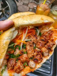 Hình ảnh Bánh mì thịt xiên