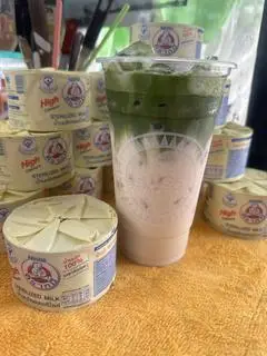 Hình ảnh latte matcha sữa gấu 