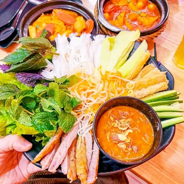 Hình ảnh Nem nướng Nha Trang phần 1 người ăn + ly trà tắc 