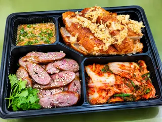 Hình ảnh Bánh mì nướng - pate - lạp xưởng