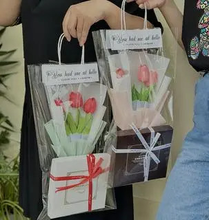 Hình ảnh Set hoa sáp túi giấy + nama socola tươi phủ trà xanh