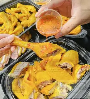 Hình ảnh Gà ủ muối( khong đầu) 1 con 