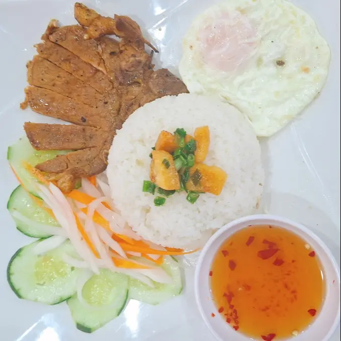Hình ảnh Cơm tấm sườn trứng
