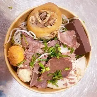 Hình ảnh Combo bún bò Huế móng tròn  và 3 cái quẩy - Coca
