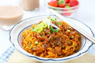 Hình ảnh COMBO:  3 Mì Trộn Sốt Chua Ngọt 2 Trứng Chiên