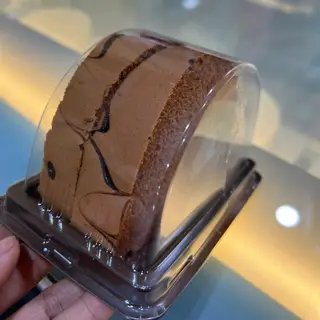 Hình ảnh Bánh cuộn socola kem tươi - 2 miếng nhỏ