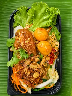 Hình ảnh Mì trộn đùi gà - trứng gà non