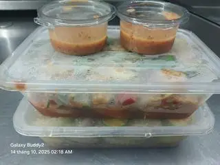 Hình ảnh COMBO 1 CHÂN GÀ SỐT THÁI+ CHÂN GÀ NGÂM SẢ TẮC, tặng kèm 2 bánh phồng tôm 
