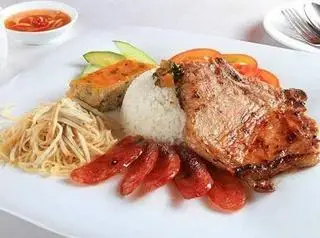 Hình ảnh Cơm lạp xưởng trứng chả bì