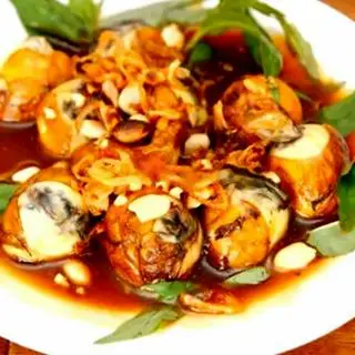 Hình ảnh Cút lộn xào me - 10 trứng
