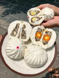 Hình ảnh bánh bao trứng muối trứng cút xá xíu 