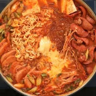Hình ảnh mì cay lớn 