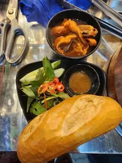 Hình ảnh Phá lấu phần - kèm 2 ổ bánh mì không