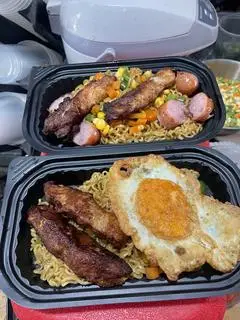 Hình ảnh mì indomie gà xiên trứng ốp 