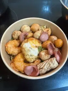 Hình ảnh Mì trộn đặc biệt nhiều topping