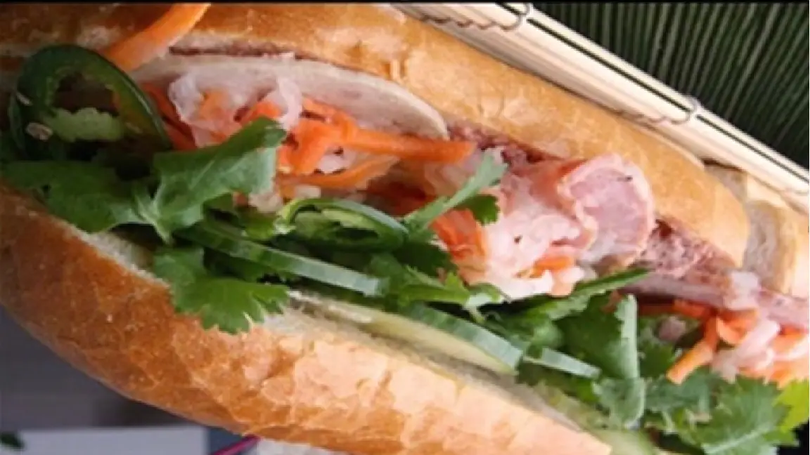 Hình ảnh Bánh Mì Chả Trứng Pate