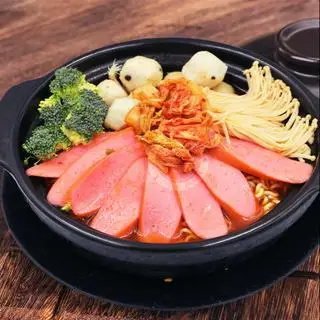 Hình ảnh mỳ cay xúc xích