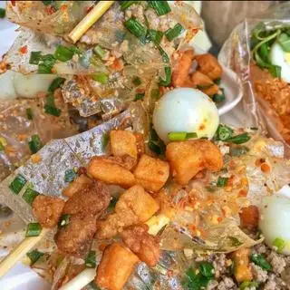 Hình ảnh Bánh Tráng Mỡ Hành + Tóp Mỡ + 2 Trứng Cút Lòng Đào