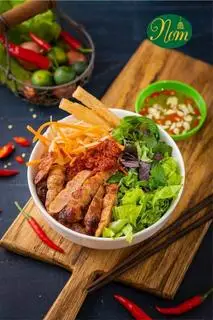 Hình ảnh Bún trộn nem nướng