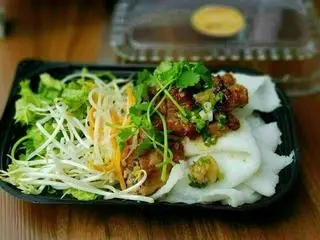 Hình ảnh Bánh hỏi thịt nướng chả giò đặt biệt